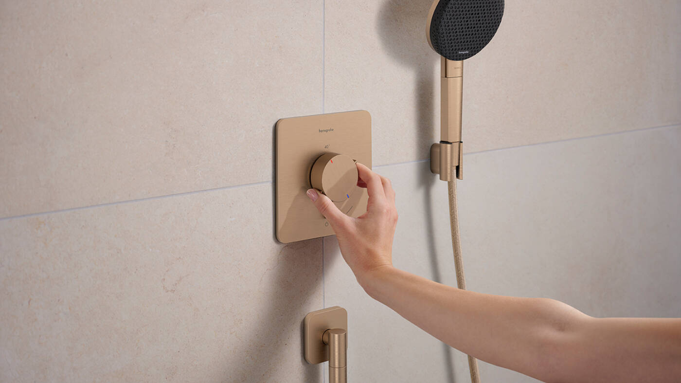 hansgrohe douche-inrichting met vlakke mengkranen in Bronze.