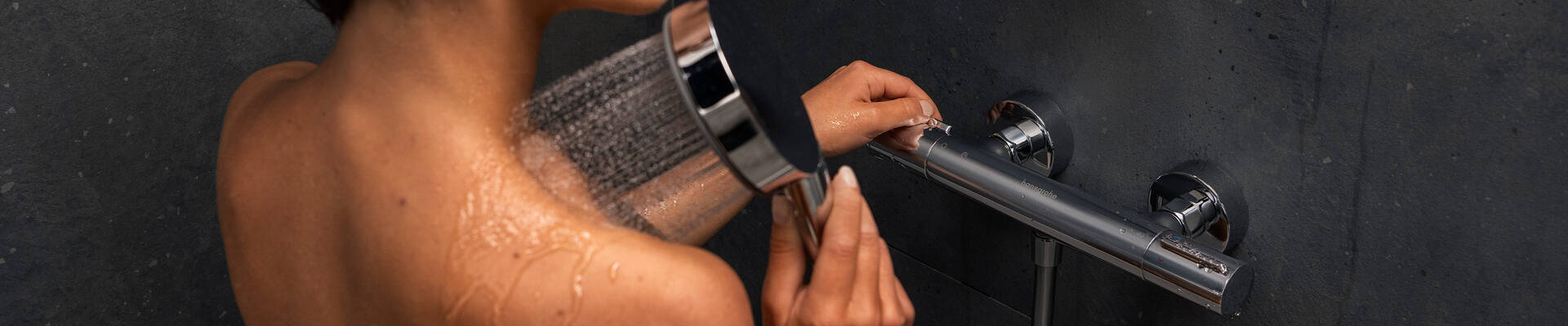 Potěšení při sprchování se sprchovými termostaty hansgrohe.