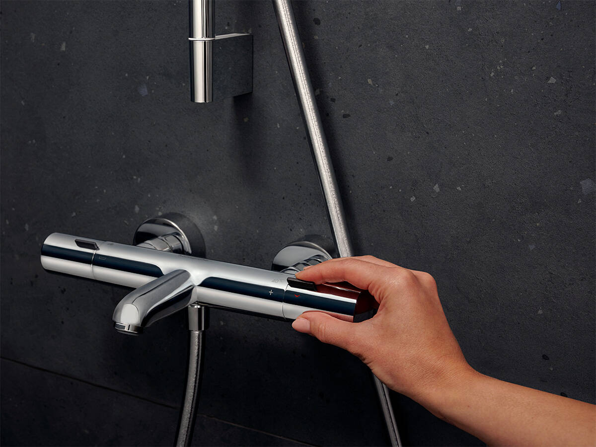 Thermostatic bath mixers for pure bathing pleasure