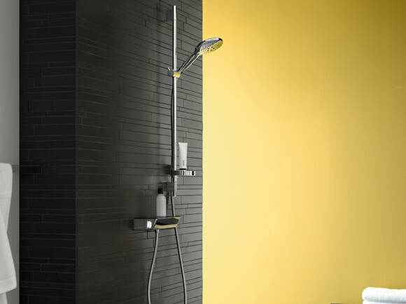 En nytænkende brusetermostat: hansgrohe Ecostat Select til frembygget installation.