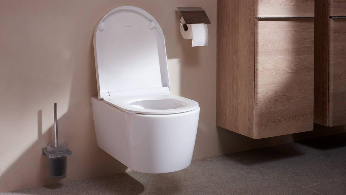 hansgrohe EluPura toilet with SoftClose mechanism.