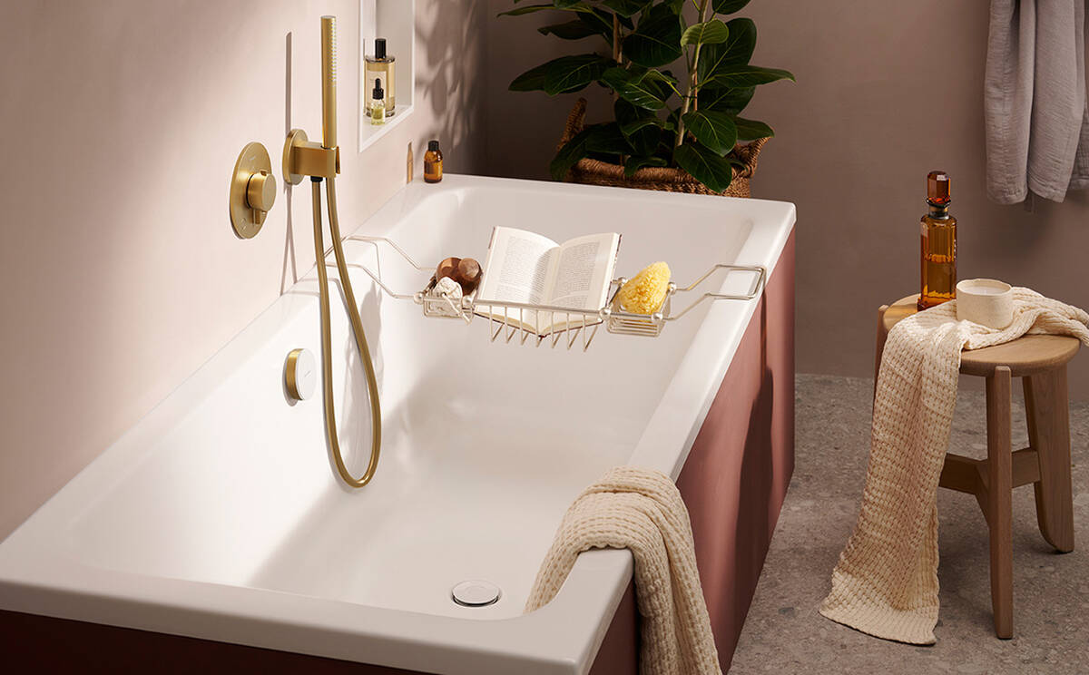 Moderne hansgrohe badakararmaturer i matt sort.
