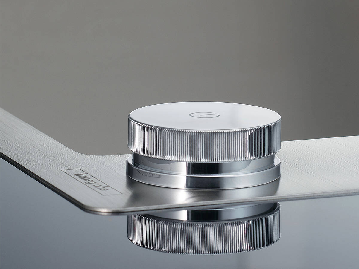 Botón Select para el control de agua de hansgrohe en el fregadero. Botón Select para el control de agua de hansgrohe en el fregadero.