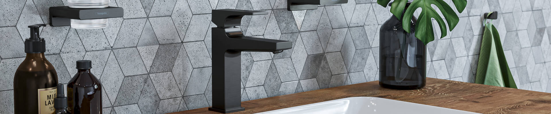 Pesuallashana mattamustassa trendivärissä.