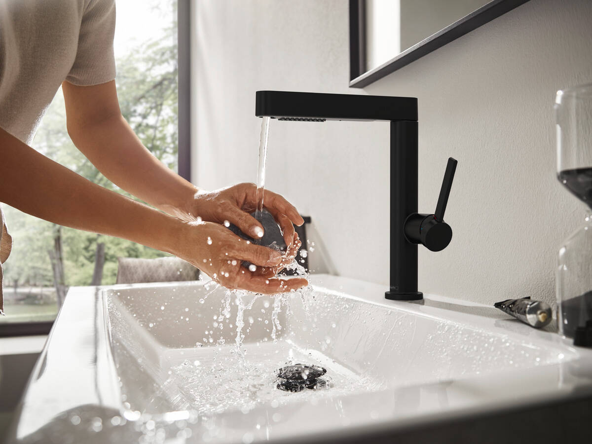 Fill containers easily with a high faucet.