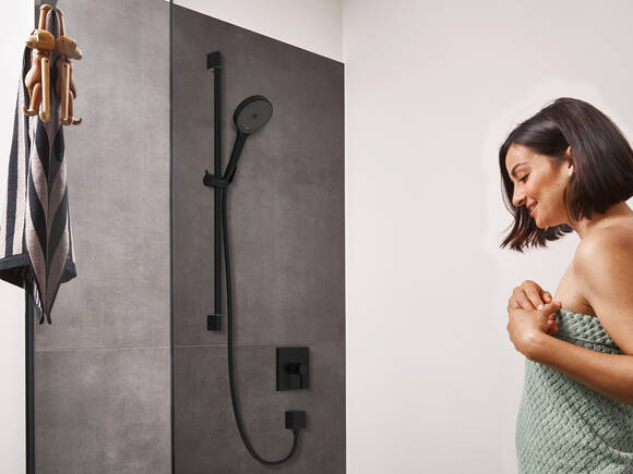 Indbygget Finoris brusearmatur i mat sort.