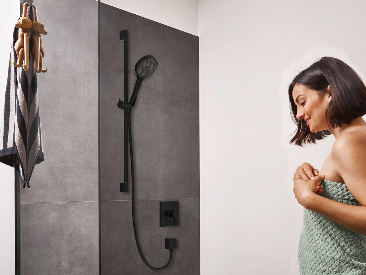 Indbygget Finoris brusearmatur i mat sort.