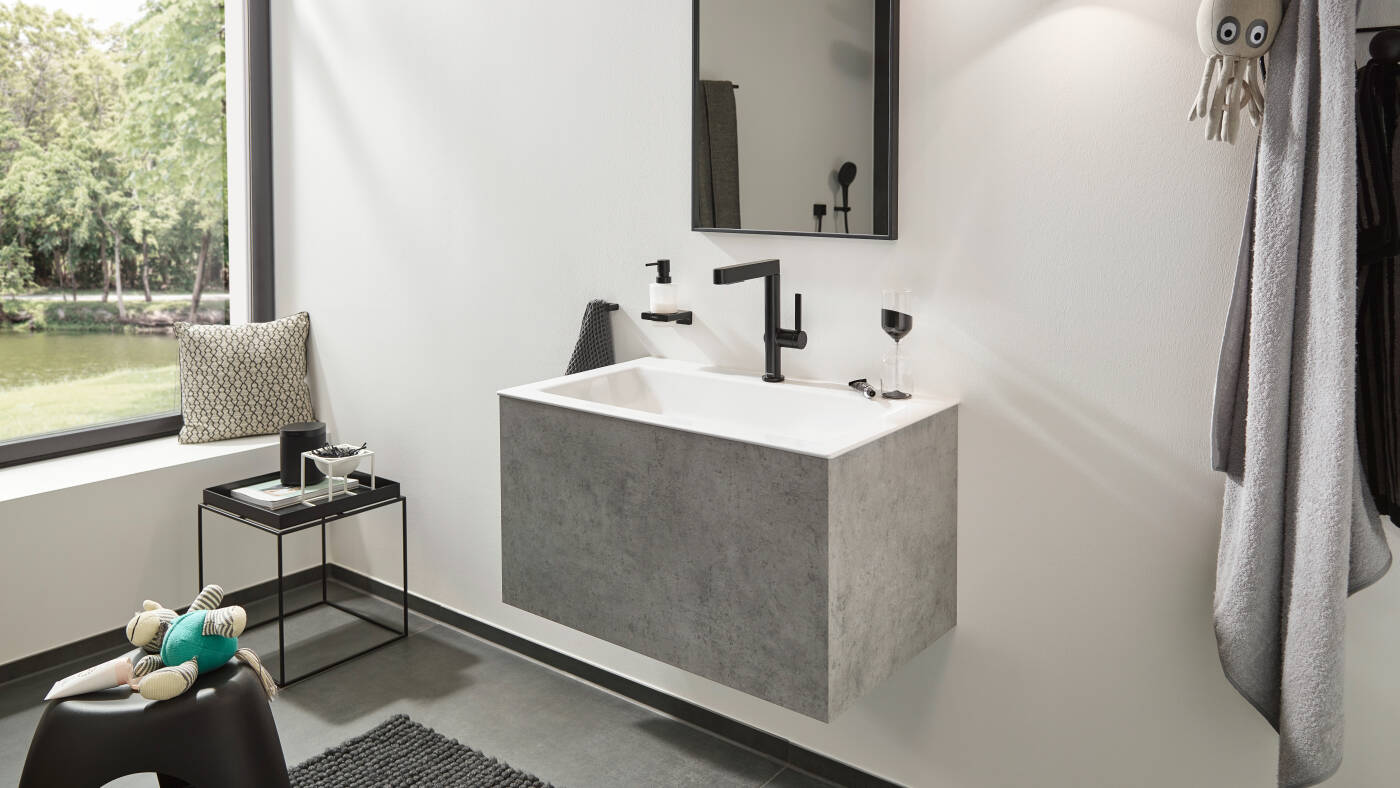 Stylistic bathroom ambiance with Finoris lavatory faucet.