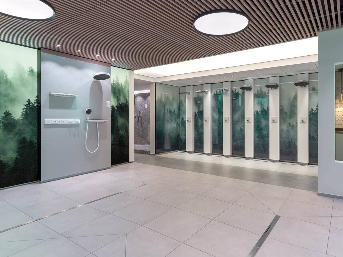 Överdådigt utformat duschutrymme i Showerworld.