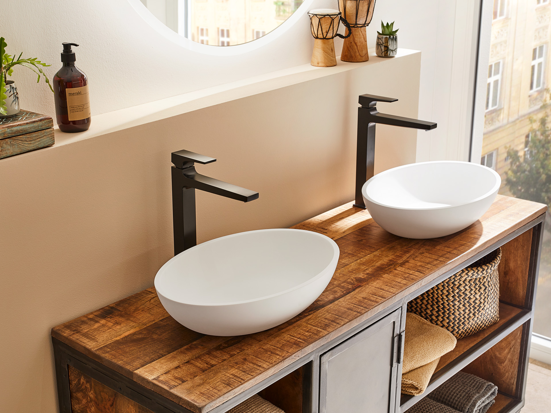 Double sinks and bathroom furnishings for couples: How to multiply your happines...