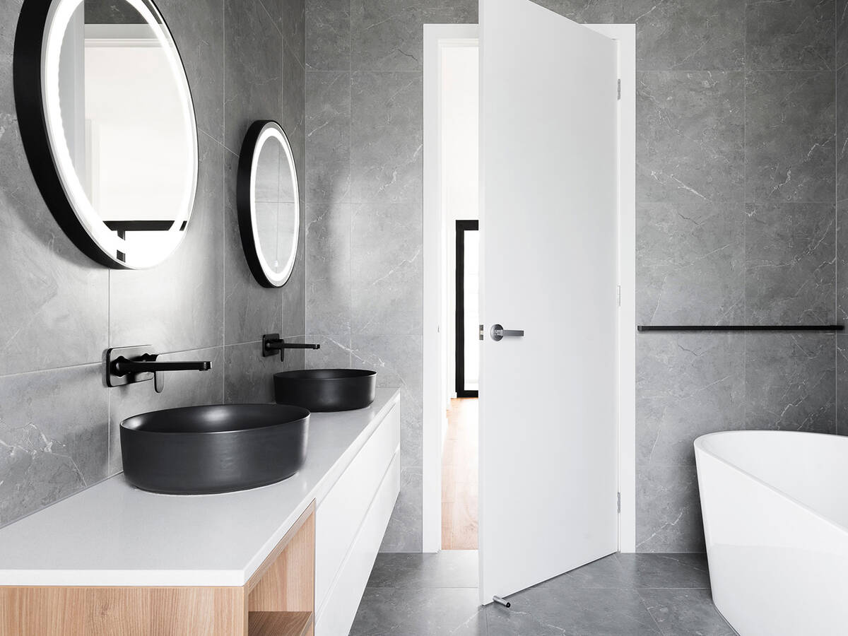 Natural stone in the bathroom