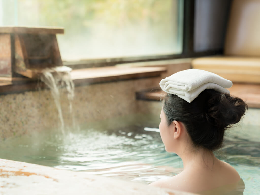 健康沐浴在你自己的家里提供即时瞬间放松
