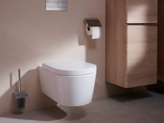 Wassersparende Toilette mit dualer Spülfunktion.