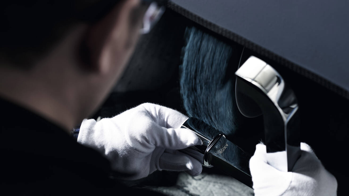 Hightech und Handarbeit für Premiumqualität von Hansgrohe. Hightech und Handarbeit für Premiumqualität von Hansgrohe.