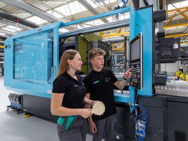 Ausbildung in der Talentschmiede, hochmoderne Lehrwerkstatt. Ausbildung in der Talentschmiede, hochmoderne Lehrwerkstatt.