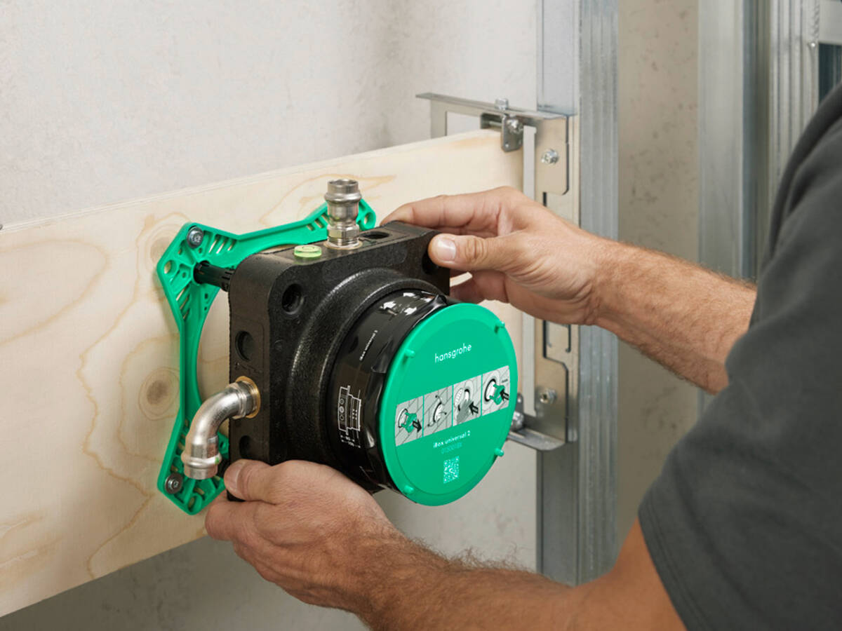 Innovatieve installatie van mengkranen met de iBox universal.