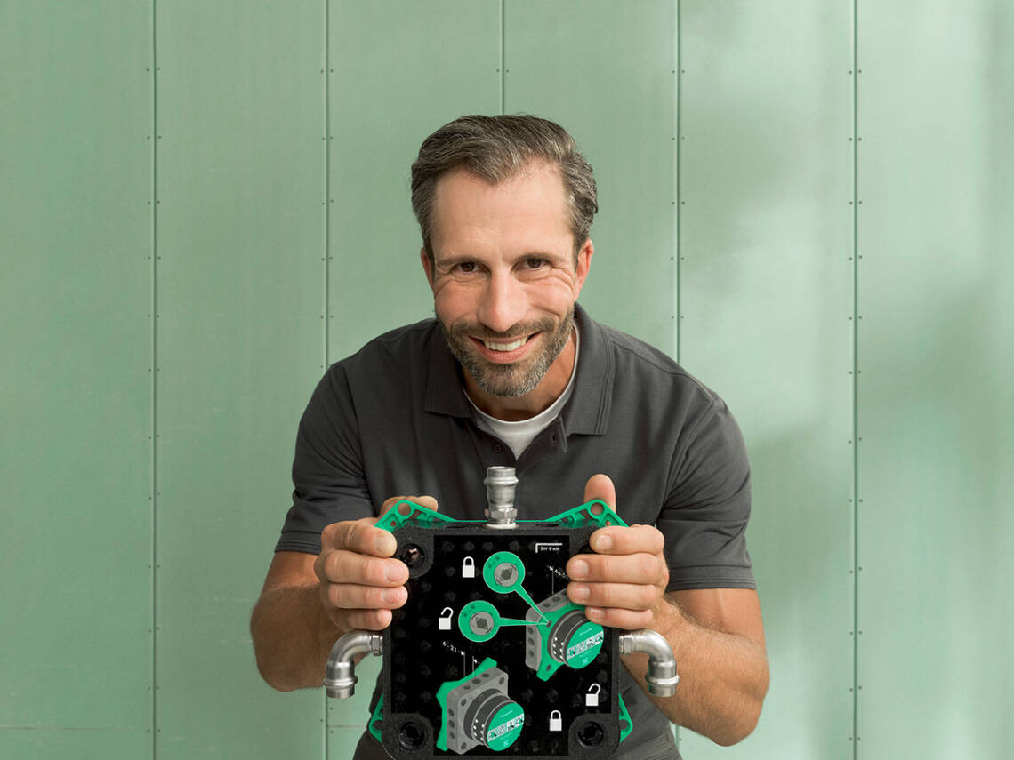 Bathroom expert with the new iBox universal 2 from hansgrohe.