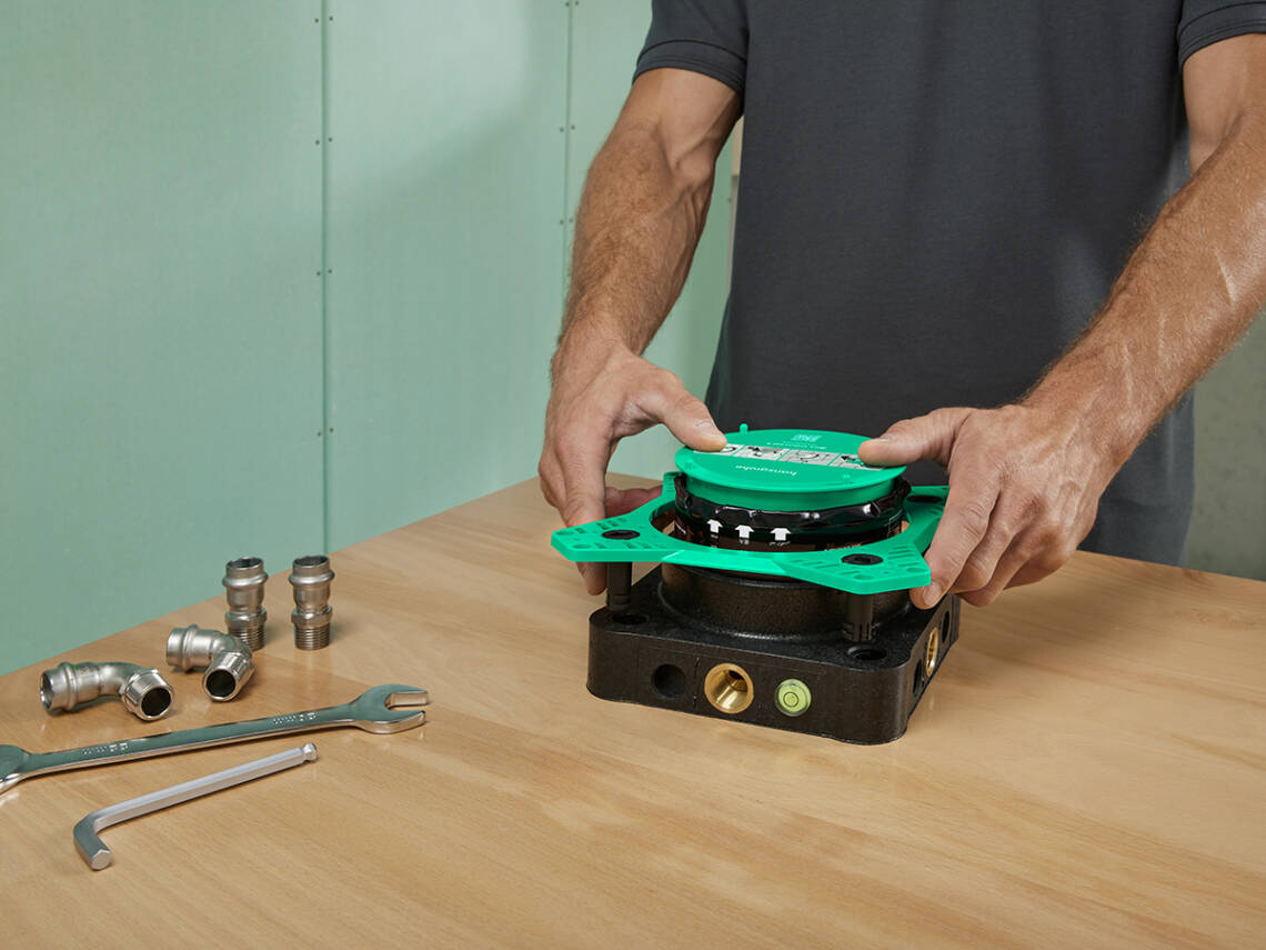 iBox universal 2 with mounting ring for all installation types.