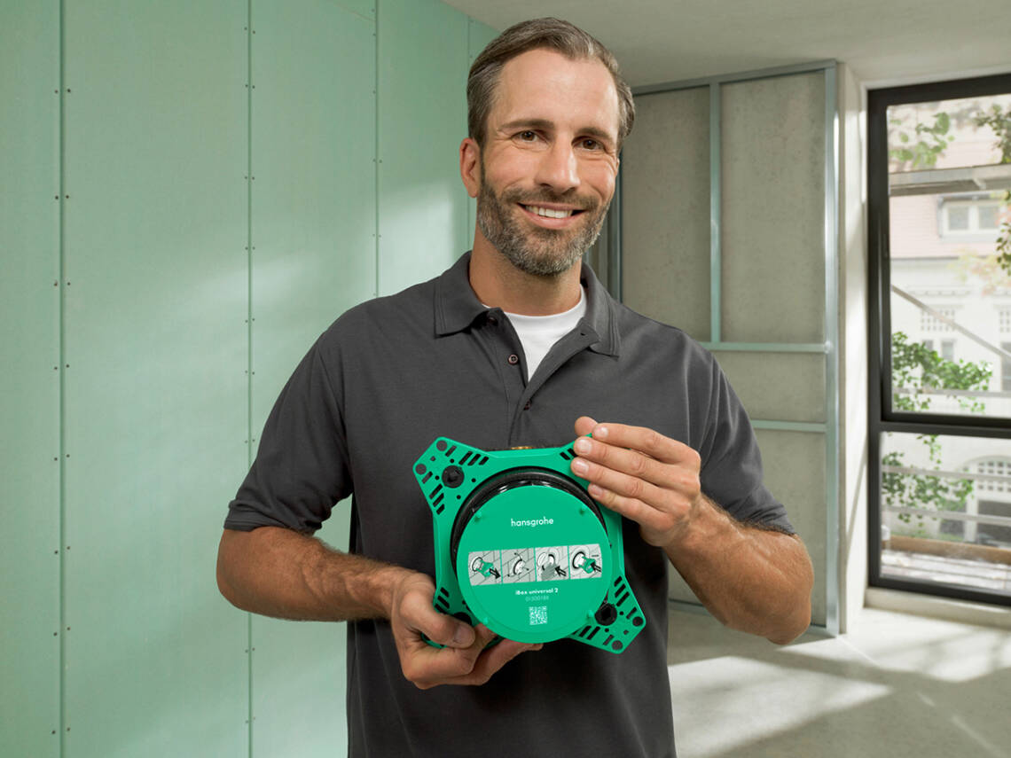 Bathroom expert with the new iBox universal 2 from hansgrohe.