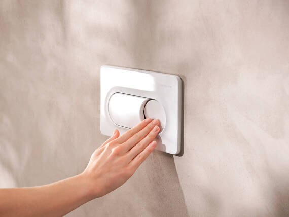 Tlačidlo iFrame Original S sa ovláda rukou.