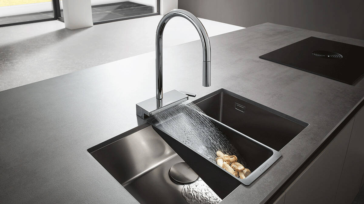 Multifunktionssieb und hansgrohe Küchenarmatur.
