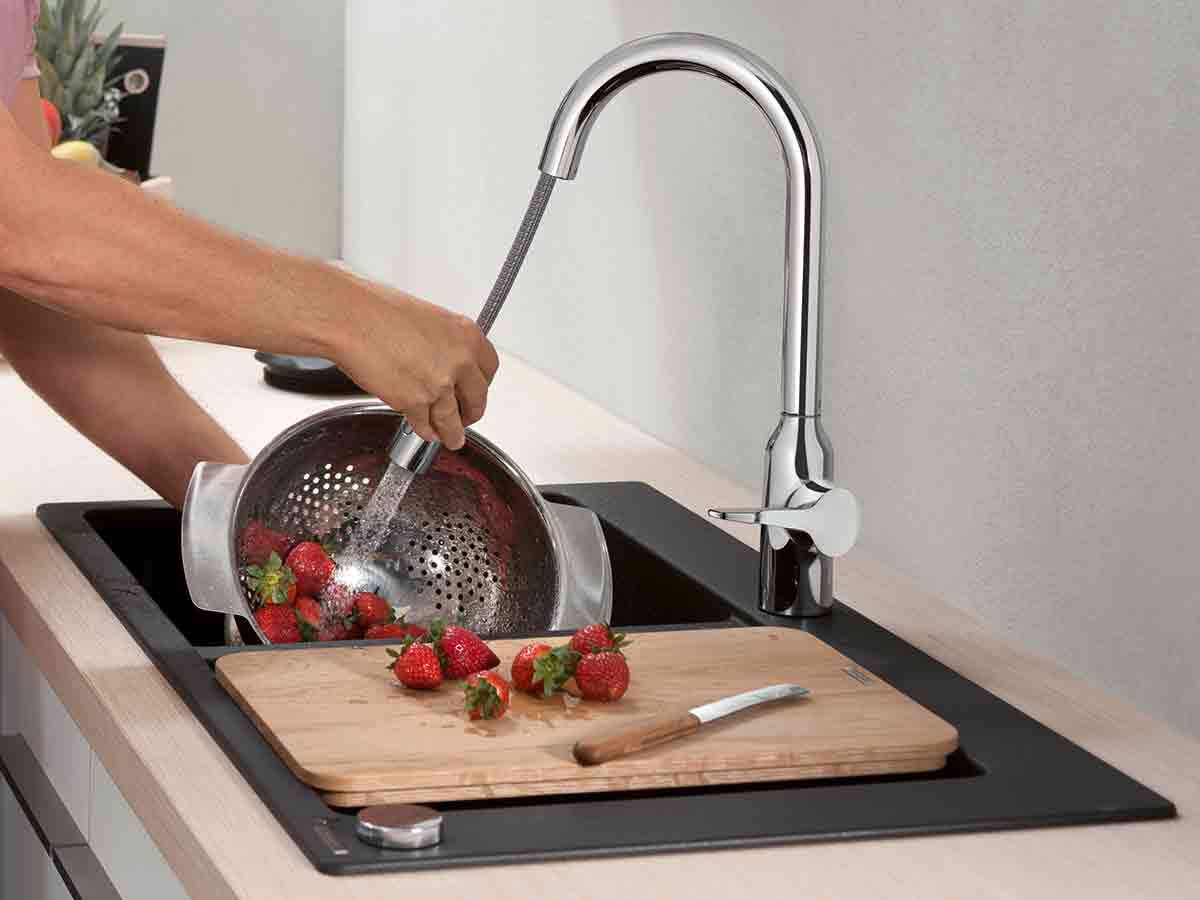 Innovative kitchen accessories, cutting board   hansgrohe INT