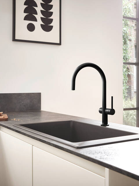 Schwarze Armatur, schlicht und chic 