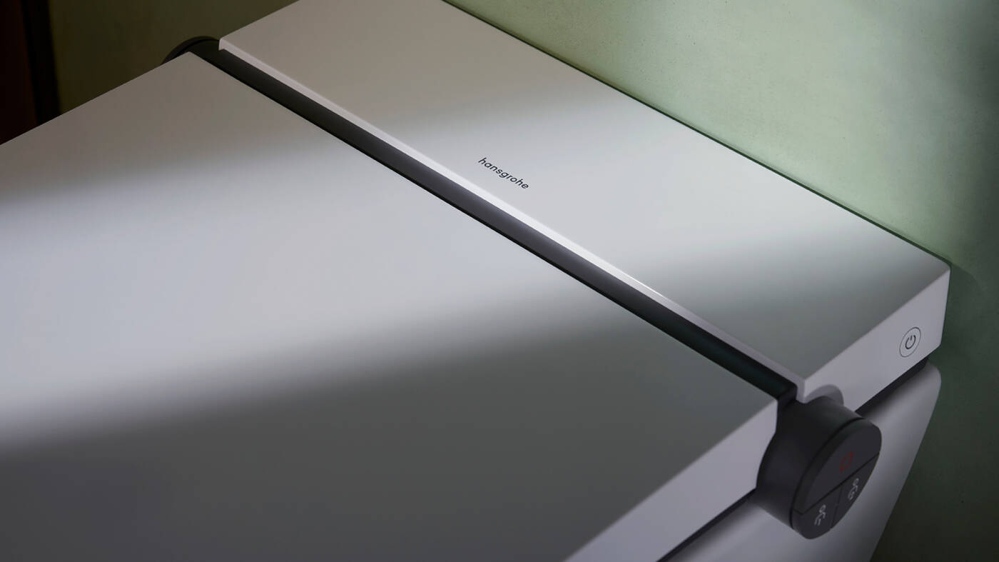 Graphit-farbene Akzente am LavaPura Element Dusch-WC.