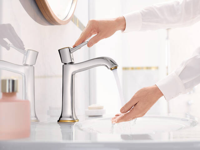 Classic bathroom design from hansgrohe.