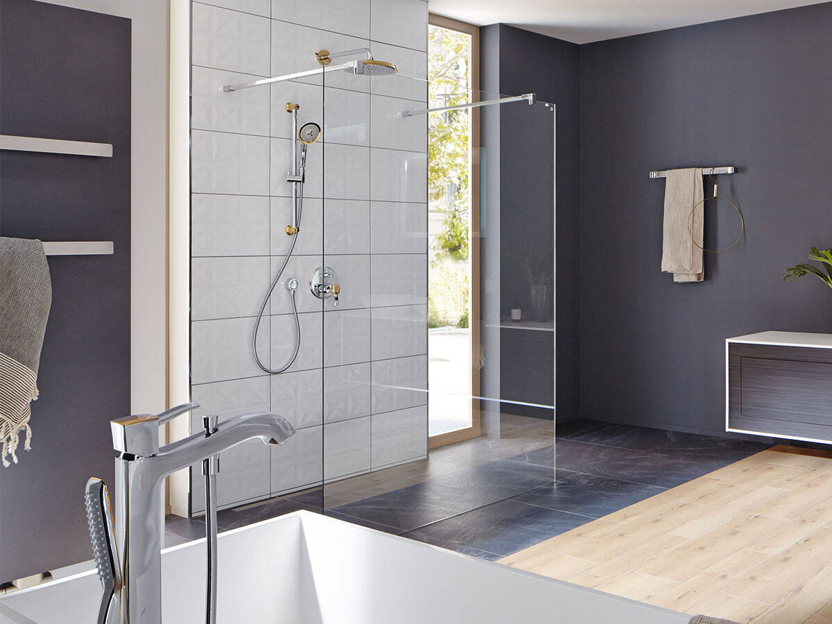 PLAYFUL BATHROOM DIVIDER FOR A MODERN BATHROOM