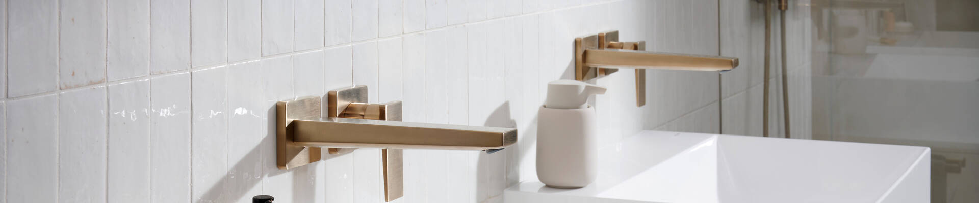 Geometric Metropol designer tap on the wall.