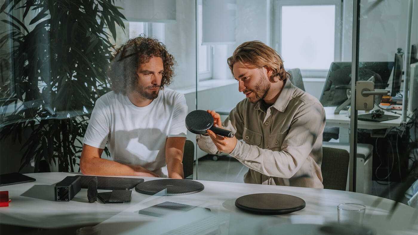 Two designers from PHOENIX with a hansgrohe shower.