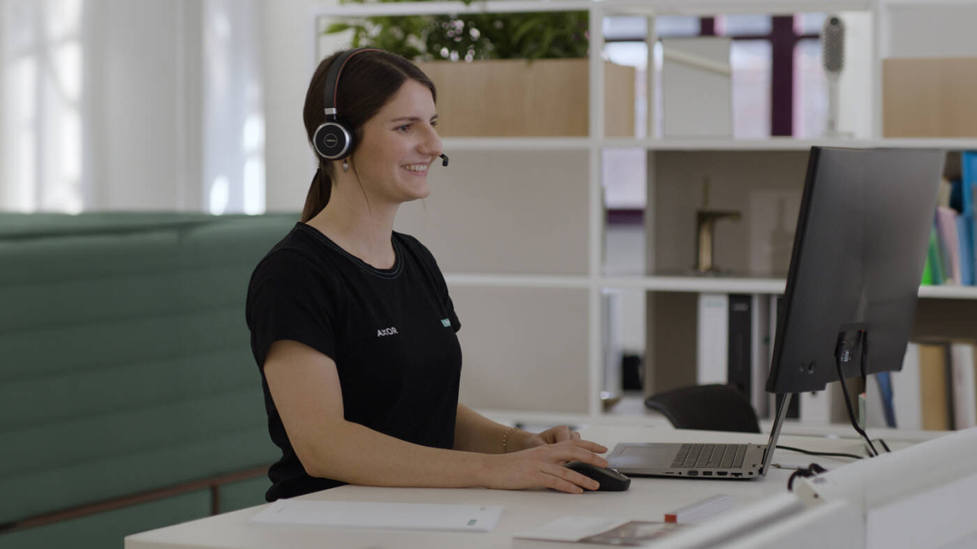 Friendly hansgrohe service representative with headset. 