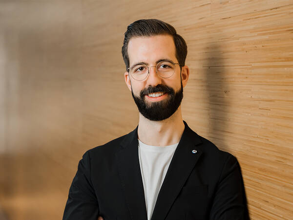 Porträtfoto Daniel King, Marketing Manager bei hansgrohe.