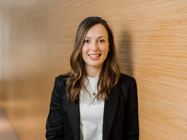 Portrait de Natascha Beha, experte salle de bains hansgrohe.