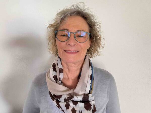 Photo portrait d’Andrea Duckert, assistante de direction chez hansgrohe
