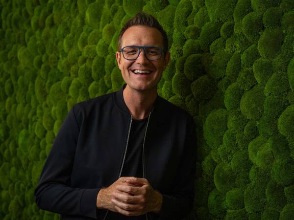 Photo portrait de Florian Glatz, responsable Customer Insight chez hansgrohe