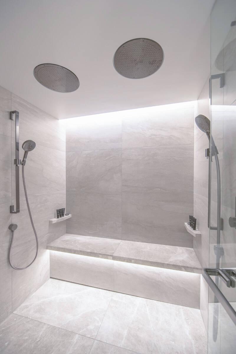 Presidential sweet シャワーエリア