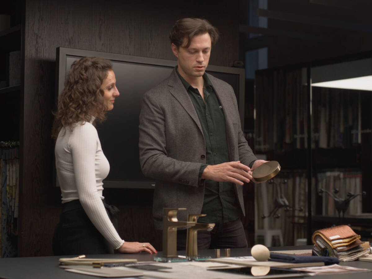 Woman and man in a consultation meeting on hansgrohe products.