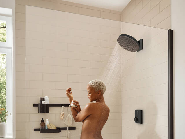 https://assets.hansgrohe.com/celum/web/pulsify-s-overhead-shower-woman-showering-light-bathroom-ambiance_4x3.jpg?format=HBW37