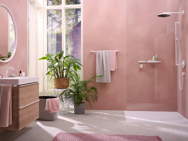 Unica shower rail in matt white interior.