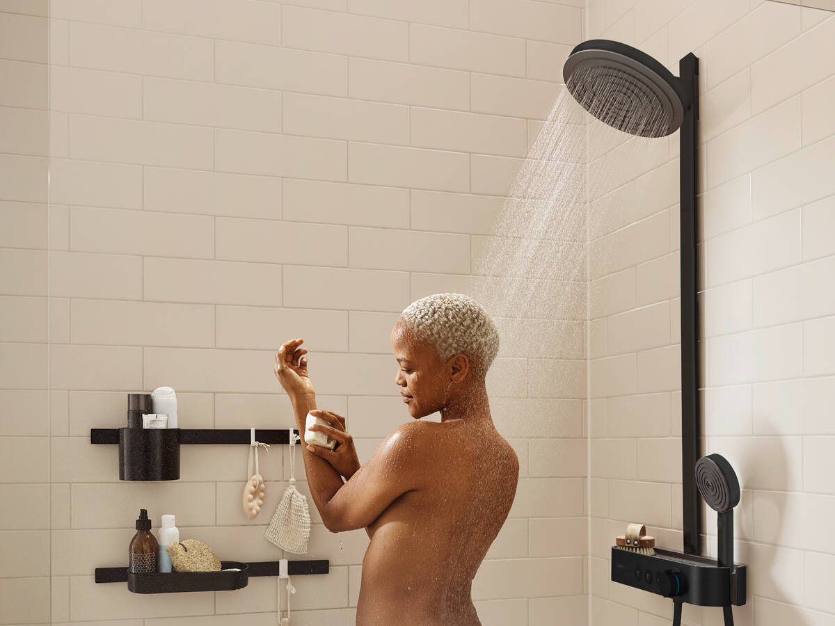 Pulsify showers with WallStoris accessories by hansgrohe.