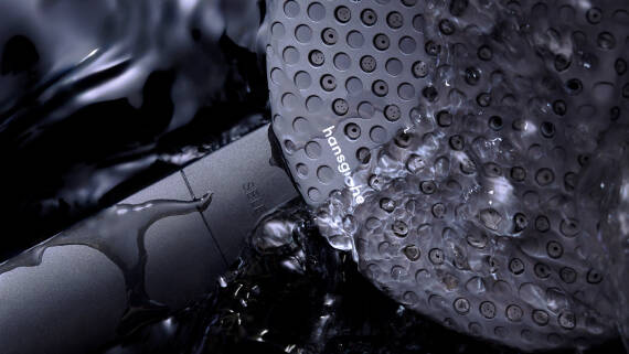 hansgrohe Raindance Alive Brause in stylischer Mesh-Optik.