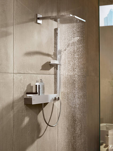 Grote thermostaat met planchet, regendouche en zijdouche