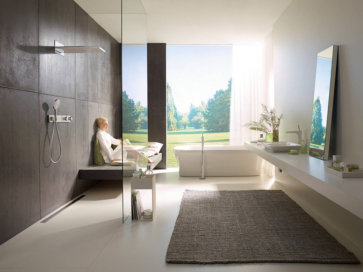 https://assets.hansgrohe.com/celum/web/raindance-select-rain-select-rainmaker-select-with-Model-sit_ambiance_4x3.jpg?format=HBW7