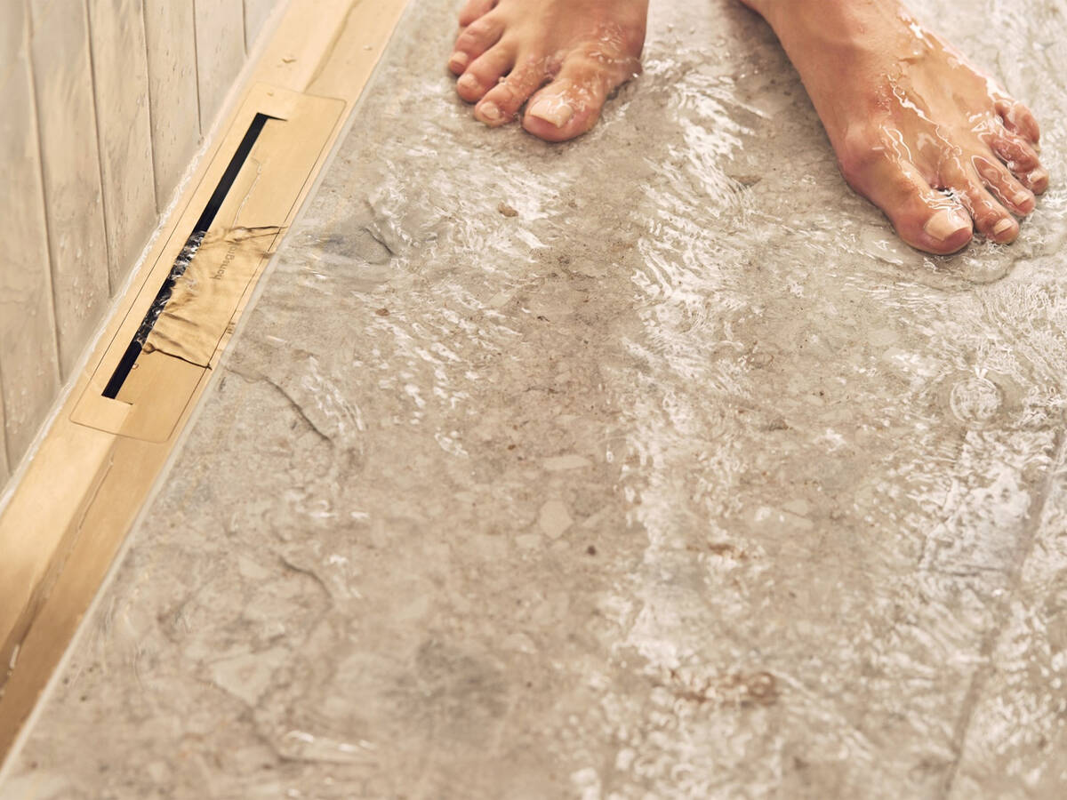 RainDrain afløbsrender fra hansgrohe – nye former og farver.