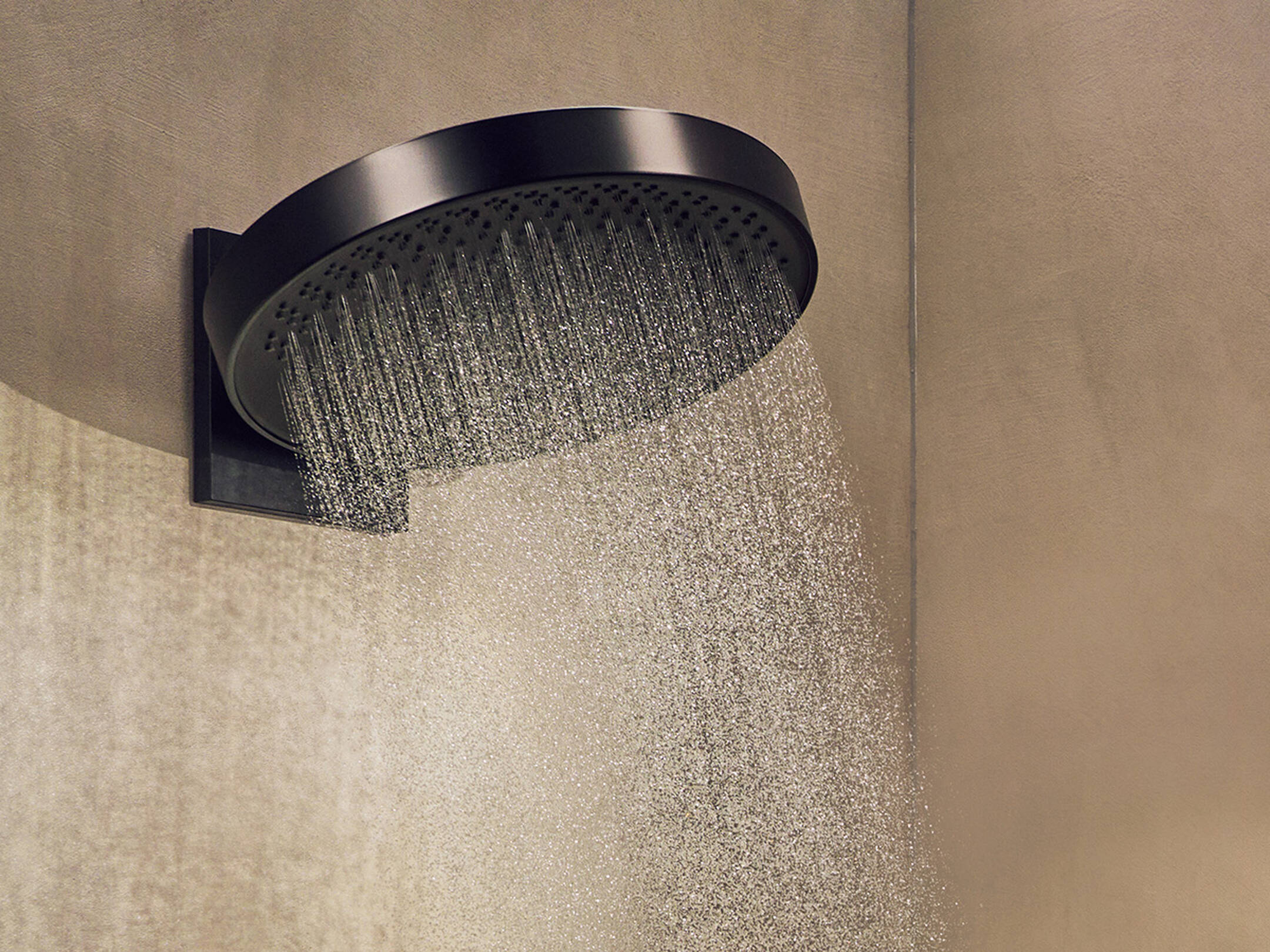 Ochirish klapanli Hansgrohe gigienik dushi kiritilgan