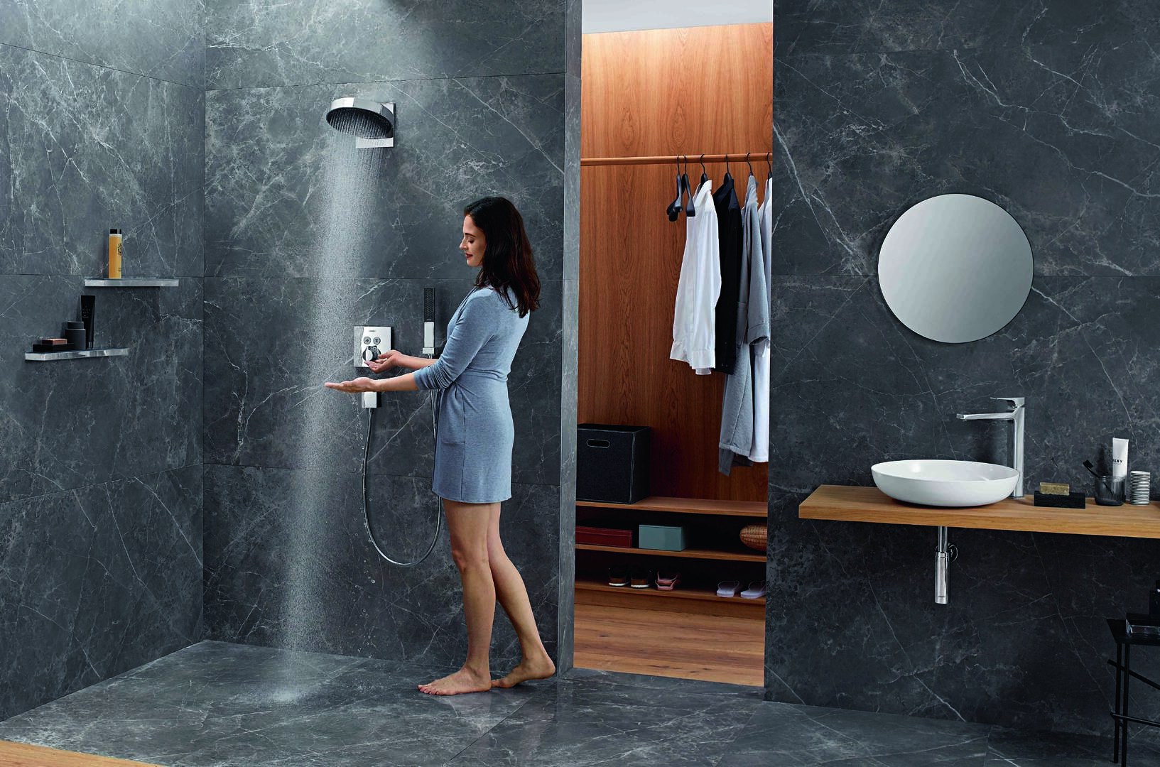 シャワーで身体を芯からほぐす、くつろぎの時間を