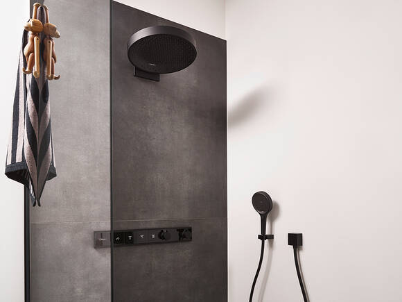 Rainfinity overhead shower installed in the shower.