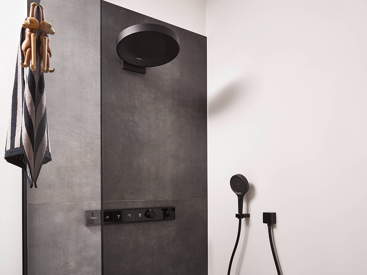 Rainfinity overhead shower installed in the shower.